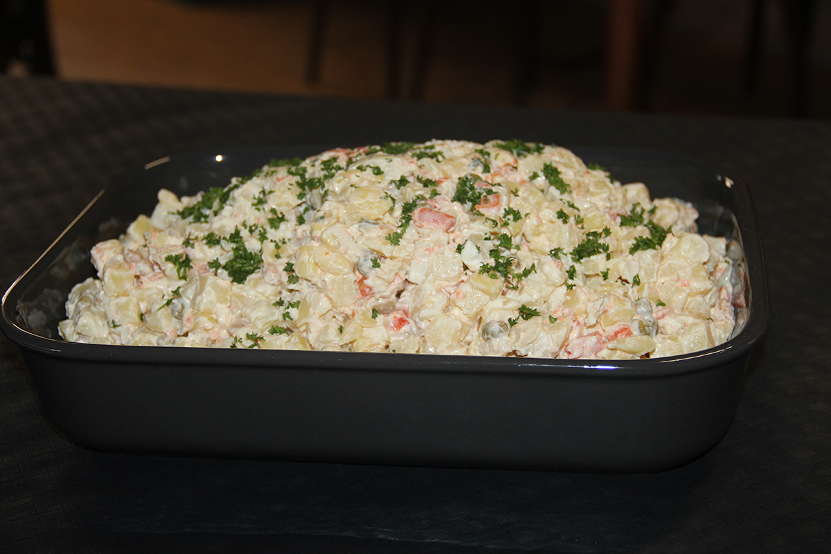 Aardappelsalade met groentjes